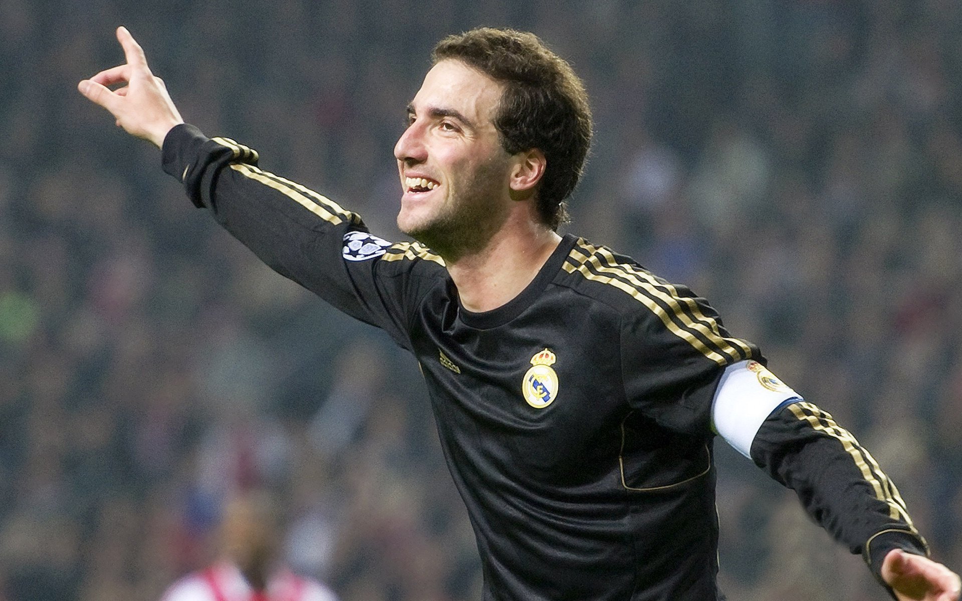 多米尼克长跑运动队取得佳绩，多米尼克 poi